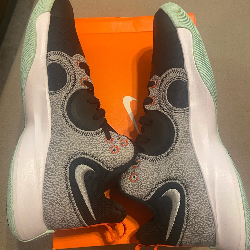 Nike Fly By Mid View 3